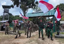 Satgas Pamtas Yonkav 13 SL dan Batalyon 7 RAMD Patroli Patok di Perbatasan