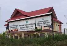 Akses Jalan Kantor Camat Sebatik Utara Masuk Wilayah Malaysia