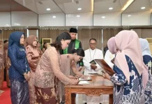 Siswa SMK Kesehatan Putra Borneo Resmi Angkat Sumpah Profesi