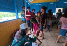 Dokter Terbang Terapung Layani Ratusan Pasien Perbatasan