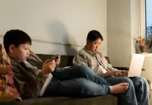 Peran Orang Tua Mengatasi Kecanduan Gadget Anak