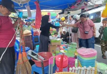 Pedagang Pasar Yamaker Raup Untung dari Tradisi Belanja 10 Muharram