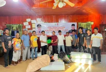 Anggota DPRD Kaltara Serahkan Bantuan Sarana Budidaya Rumput Laut di Nunukan