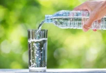 Minum Air Putih Rutin Jaga Kesehatan Tubuh