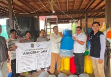 DPRD Kaltara Serahkan Bantuan Sarana Budidaya Rumput Laut Pokdakan Anugerah Jaya