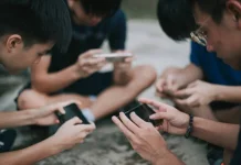 Dampak dari Hilangnya Kebiasaan Mengobrol bagi Kesehatan dan Kebahagiaan