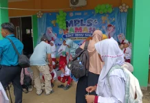 Hari Pertama Sekolah, Orang Tua Antusias Antar Anak Ikuti MPLS