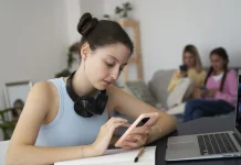 Pornografi Membentuk Persepsi Keliru Relasi dan Perhatian Remaja