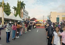 Ratusan anak PAUD dan SD ikut Funtastic Bocil Run 2026 di depan Tugu Dwikora