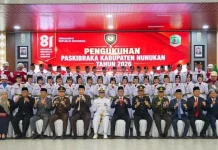 Pj Sekda Raden Iwan Kurniawan Kukuhkan 38 Anggota Paskibraka Nunukan 2026
