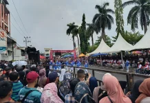 Hujan Tak Surutkan Antusias Masyarakat Nunukan Saksikan Lomba Gerak Jalan Indah