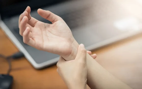 Penyebab Nyeri pada Pergelangan Tangan