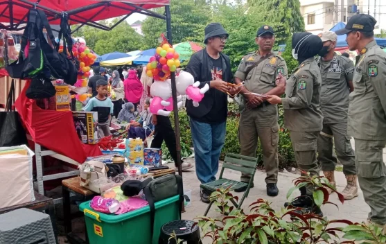 Tegakkan Perda, Tertibkan Lapak UMKM Alun-Alun Secara Persuasif