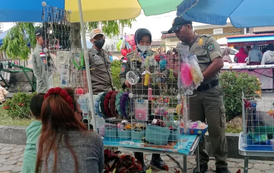 Verifikasi Lapangan Data Pedagang Alun-Alun Nunukan Membengkak