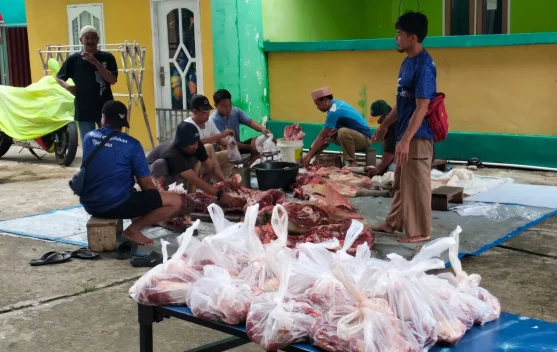 Panitia Kurban Masjid Ar-Rahman Prioritaskan Mualaf dan Warga Miskin