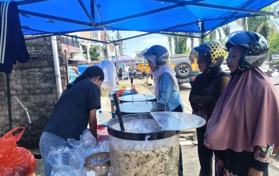 Permudah Transaksi, Pelaku Usaha Minuman di Nunukan Sediakan QRIS untuk Konsumen