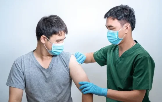 Imunisasi pada Remaja Penting untuk Perlindungan Kesehatan Jangka Panjang