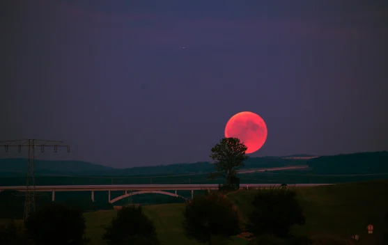 Mengenal Fenomena Strawberry Moon yang Hiasi Langit 30 Juni