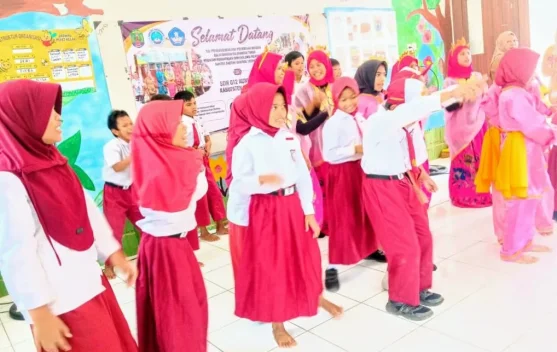 Tim Bahasa Apresiasi Kreativitas Siswa SD 012