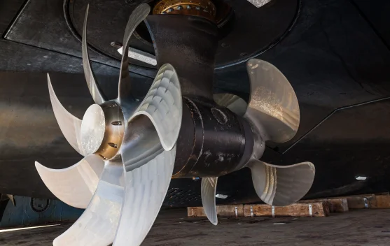 Azimuth Thruster Dengan Kemampuan Berputar Penuh ke Segala Arah