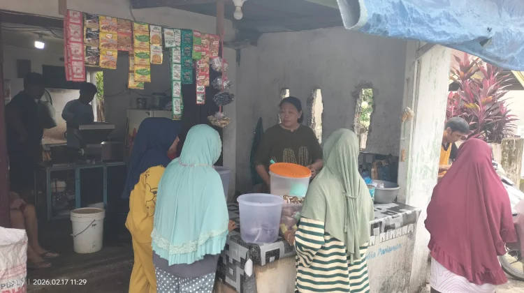 Pembelian Santan jelang Ramadan di Padang Melonjak