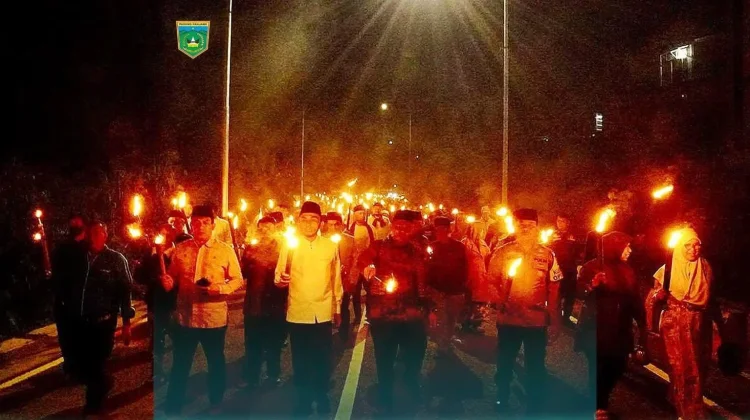 Pawai Obor Meriahkan Penyambutan Ramadan 1447 H di Padang Panjang
