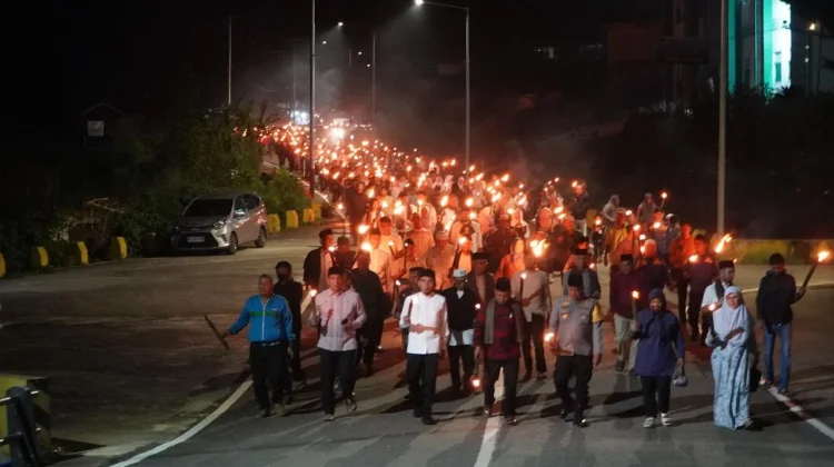 Ratusan Obor di Padang Panjang Sambut Ramadan