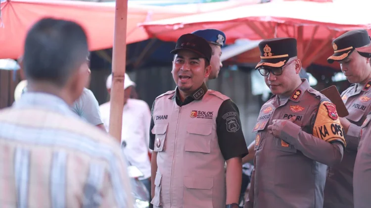 RRI.co.id - Wali Kota Solok Tertibkan Parkir Liar Pasar Raya