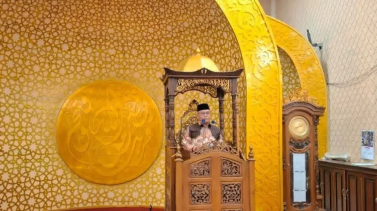 Bupati Yulianto Awali Ramadan Bersama Jamaah di Masjid Agung