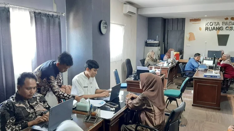 Kepala Sekolah di Padang Lakukan Aktivasi TTE