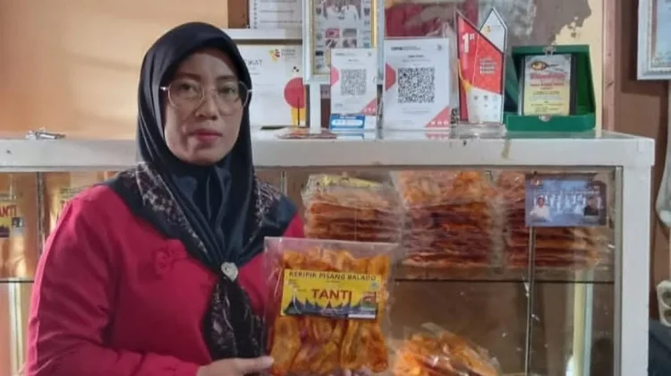 Keripik Pisang Balado Menambah Cita Rasa Camilan
