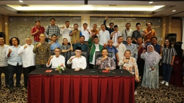 Rektor Unand Perkuat Sinergi Strategis Bersama Alumni Media