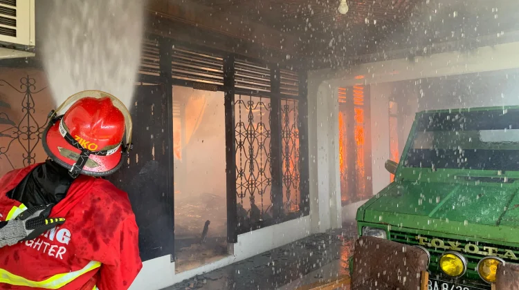 Satu Rumah Permanen di Kuranji Padang Terbakar