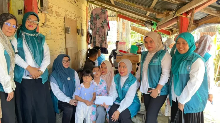 PKK Padang Pariaman Salurkan Bantuan Warga Terdampak Bencana
