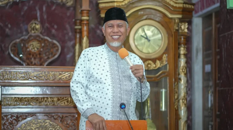 Gubernur Mahyeldi Salurkan Bantuan dan Tegaskan Komitmen Pemulihan Pascabanjir