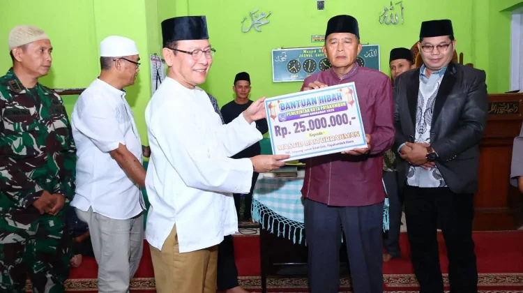 Safari Ramadan Pemko Payakumbuh Serahkan Bantuan untuk Masjid Baiturrahman