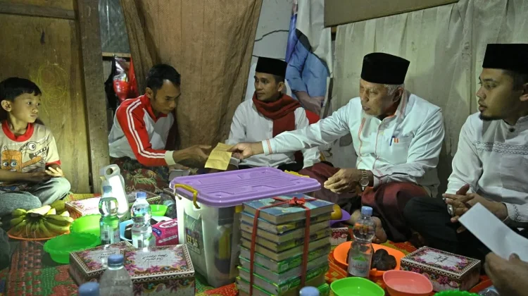 Gubernur Mahyeldi Salurkan Bantuan Bedah di Situjuah Batua