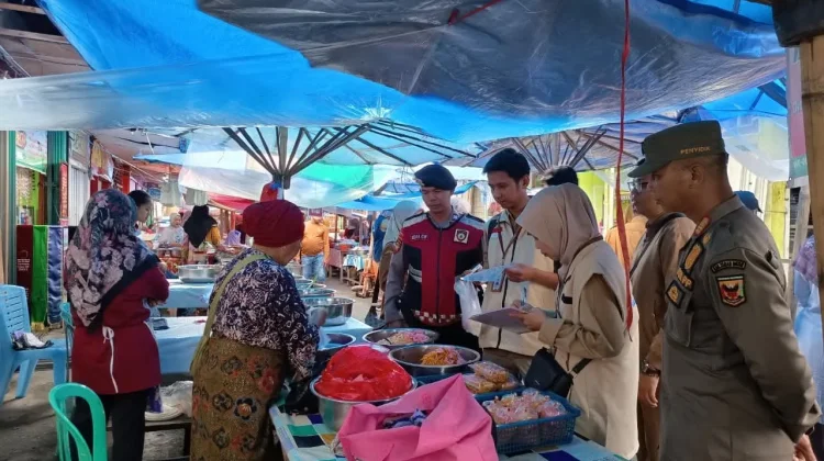 Pemkab Tanah Datar Perketat Pengawasan Makanan Pasar Pabukoan