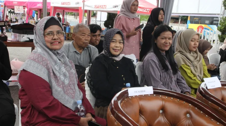 DWP LPP RRI Padang Berbagi Takjil di Jalanan Awal Maret