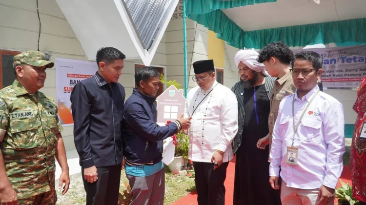 Huntap dari Donatur di Padang Panjang Diserahkan kepada Warga