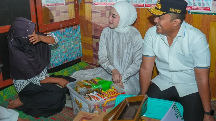 Wagub Sumbar Serahkan Bantuan RTHL kepada Keluarga Kurang Mampu
