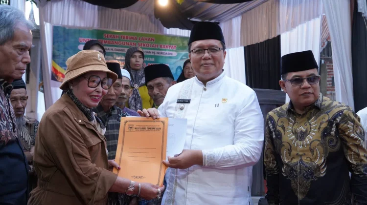 Pemda Tanah Datar Terima Hibah Tanah Keluarga Doni Oskaria untuk Sekolah Rakyat