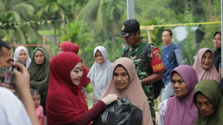 Lisda Hendrajoni Tinjau Huntara Korban Banjir di Pessel