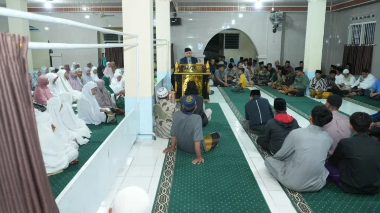 Gubernur Mahyeldi Ajak Jamaah Maknai Ramadan sebagai Bulan Kebersamaan
