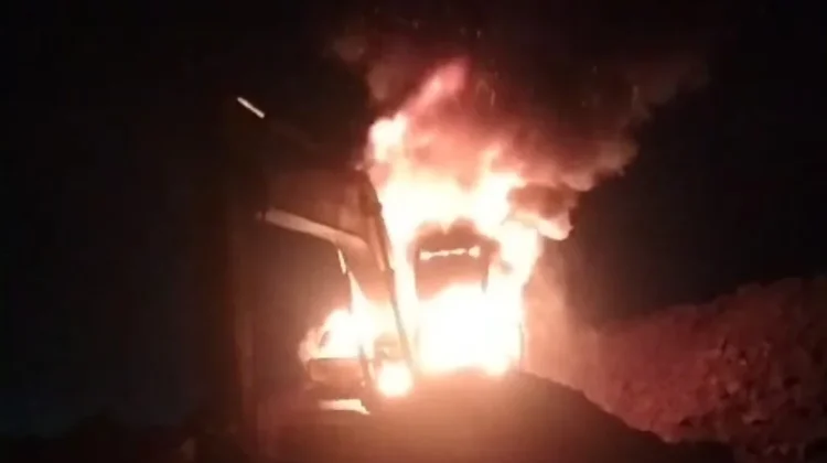 Satu Unit Alat Berat di Lubeg Padang Terbakar