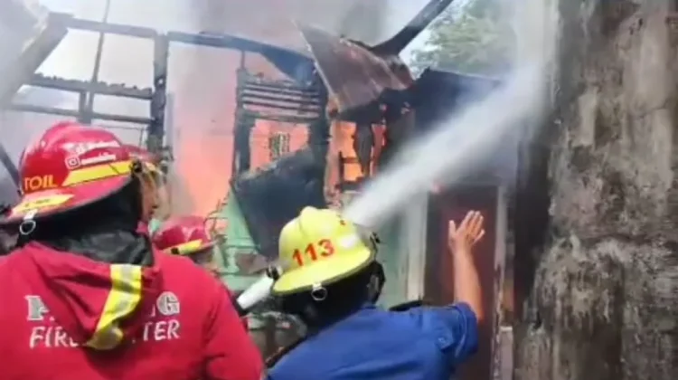 Rumah Lansia di Olo Padang, Terbakar