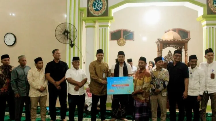 Pemprov Sumbar Salurkan Bantuan di Masjid Raya Istiqomah Pasbar