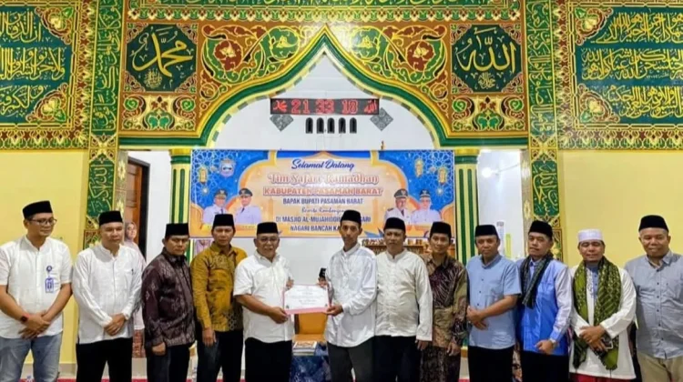 Satu Malam, Sembilan Masjid Terima Bantuan di Pasbar