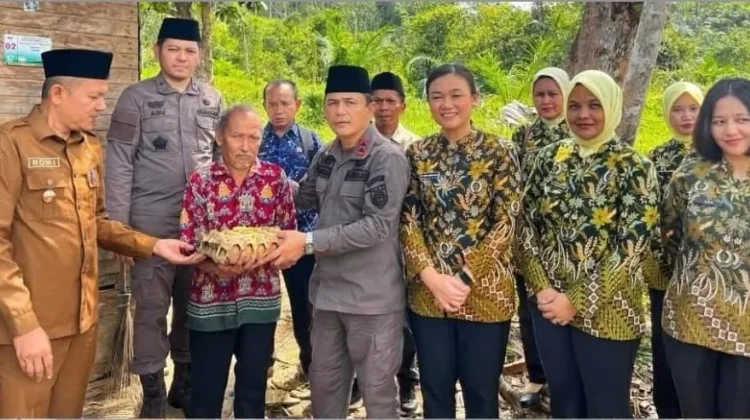 Kejari Dharmasraya Gelar Bakti Sosial Ramadan di Sembilan Koto