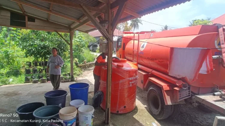BPBD Padang Intensifkan Penyaluran Air Bersih untuk Warga Terdampak Bencana